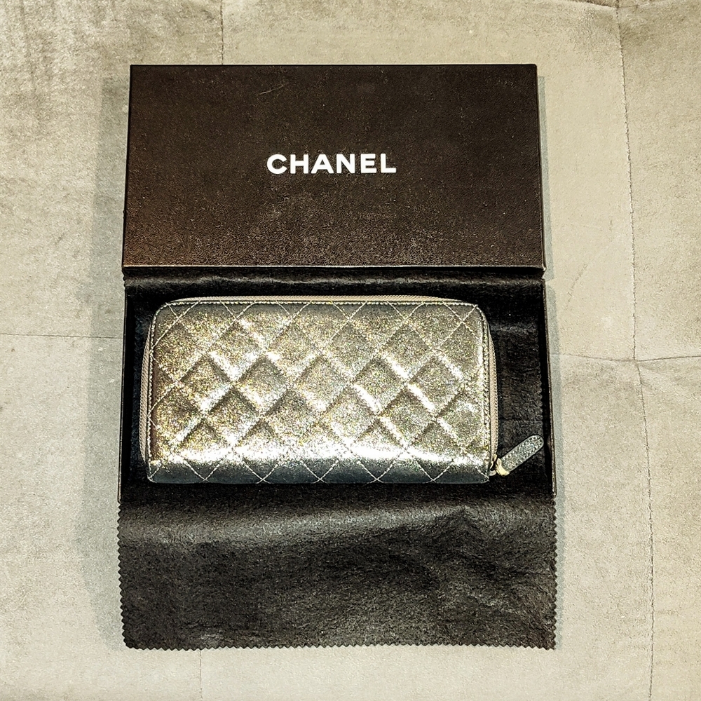 EUC Chanel Iridescent Calfskin Quilted Tartan Button Zip Around Long Wallet - Picture 6 of 16